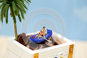 Miniature people : Travelers with paddle boat treasure coffer o
