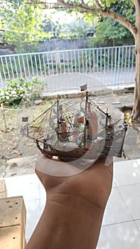 MINIATURE SHIP ASSEMBLED FROM BRICOLAGE - MINIATUR KAPAL RAKITAN