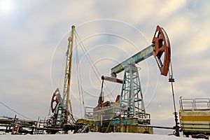 Mining and quarrying. Installations for the extraction of oil from the bowels of the Earth. Pumpjack is the overground drive for a