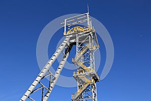 Mining shaft headframe