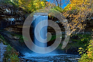 Minnehaha falls, minneapolis, minnesota, autumn