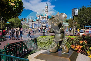 Minnie Mouse Bronze statue Disneyland