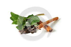 Mint cloves and cinnamon 2