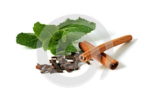 Mint cloves and cinnamon