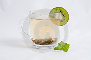 Mint tea with kiwi