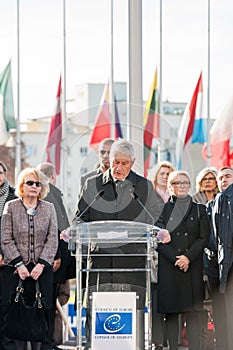 Minute of silence in tribute to the victims of Paris, Council of