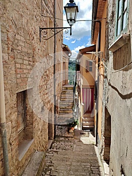 Mirabello Sannitico - Scorcio panoramico da un vicolo del centro storico