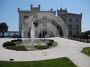 Miramare, Park in front of the Castle