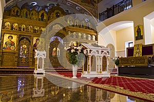 Mirroring orthodox church altar