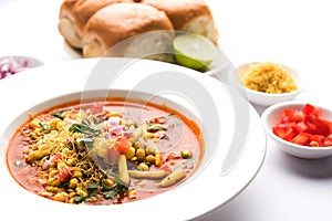 Misal Pav or misalpav, Misal Pav with Farsan