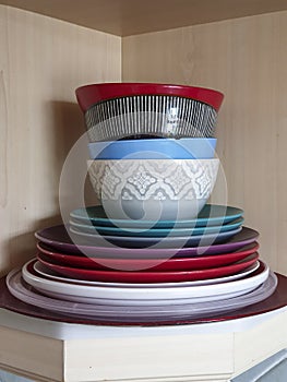 Miscellaneous crockery - plates and bowls