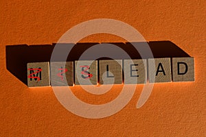 Mislead and Lead, words with opposite meanings photo