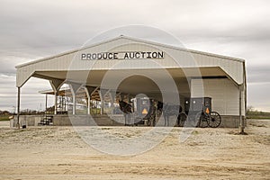 A MissouriAmish produce auction building