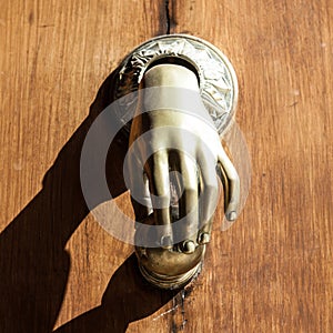 Misterious Knocker