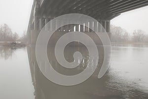 Misty bridge.After the time has elapsed, the density of fog under the bridge is gradually diluted and melts.