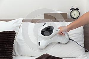 Mite vacuum cleaner using cleaning pillow bed mattress