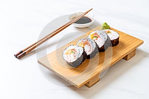 mix sushi roll maki