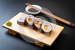 mix sushi roll maki