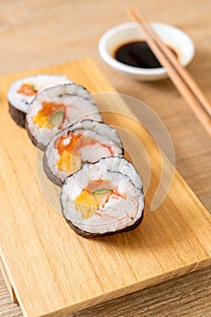 mix sushi roll maki