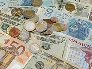 Mixed currency notes