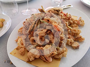 Mixed fried paranza with battered vegetables