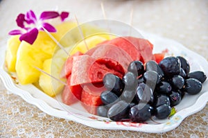 Mixed fruit in the dish.