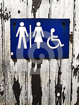 Gemischt geboren a Behinderung öffentlich Toilette 