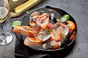 Mixed grilled seafood and white wine