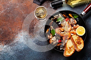 Mixed grilled seafood and white wine