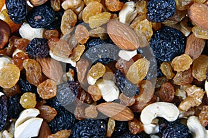 Mixed nuts, raisins and dried fruit