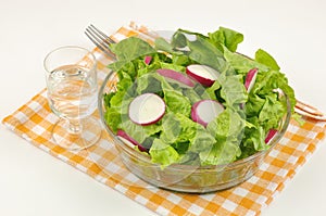 Mixed salad with lettuce and radish