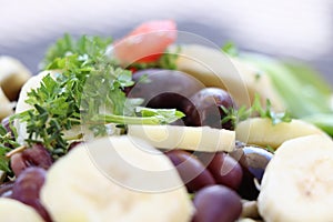 Mixed salad with olives, banana and beans