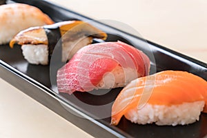 mixed sushi set