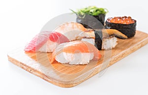 mixed sushi set