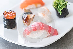 mixed sushi set