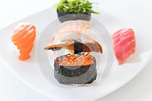 mixed sushi set