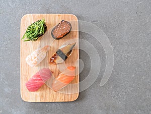 mixed sushi set