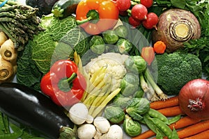 Grupo mixto y verduras frescas.