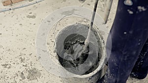 Mixing cement with blender