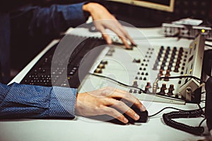 Mixing hands radio