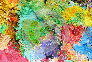 Mixing oil paints on a palette