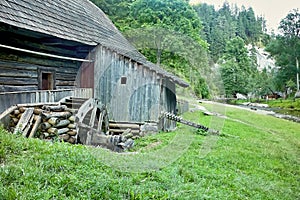 Mlyny - Oblazy - starý drevený vodný mlyn v Kvačianskej doline.