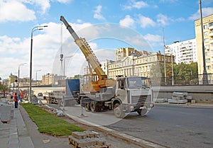 Mobile crane truck