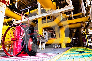 Mobile fire hydrant positioned on the drilling rig in case of emergency