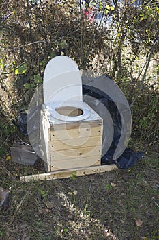 Mobile homemade village toilet cloaks for defecation in the fore