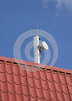 Mobile network antenna on the roof with small dish