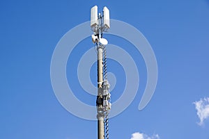 Mobile phone communication repeater antenna. Mobile phone network antenna.