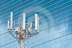 Mobile phone mast antenna