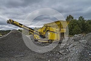 Mobile quarry