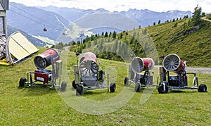 Mobile snow guns